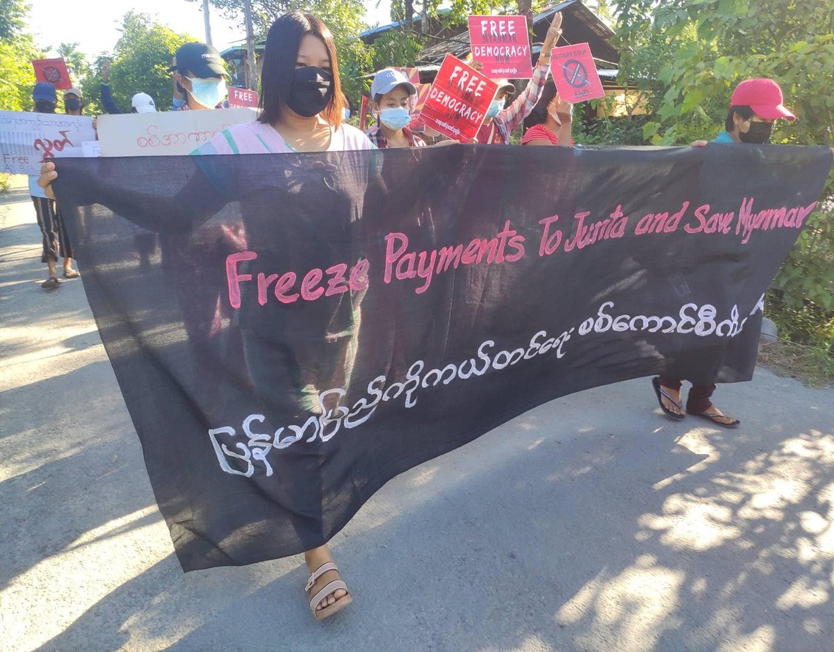 Myanmar_Now_Eng's tweet photo. In Kale, Sagaing, residents staged an anti-military junta rally today (Oct 29), 264th day of  protests. 

Photos: CJ

#WhatsHappeningInMyanmar https://t.co/hZxdFMfI0u