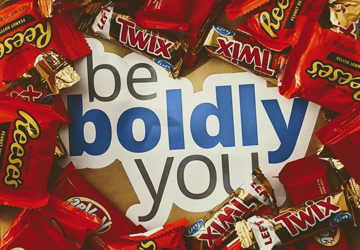 Who’s excited for Halloween!? 🎃  Happy Friday, friends! 🎉 ❤️