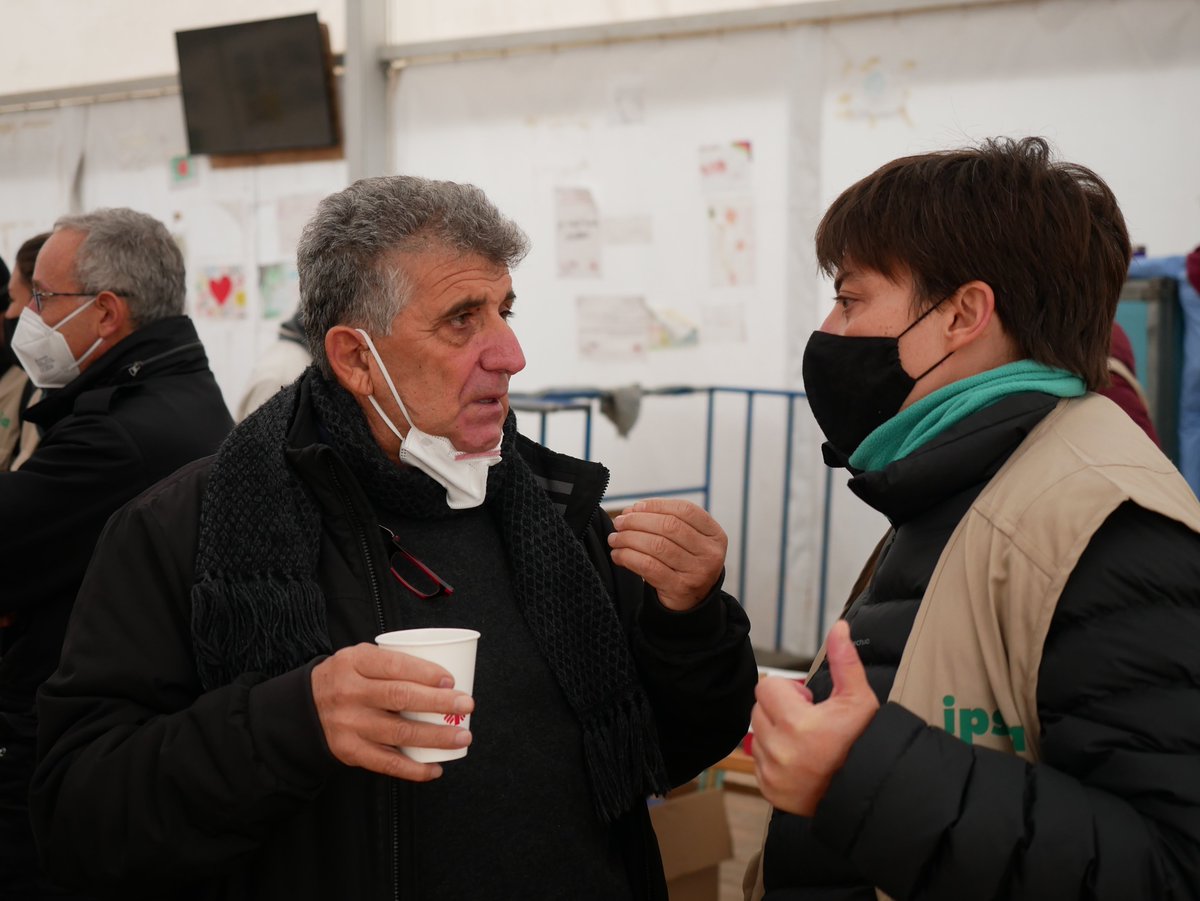 ipsia_acli's tweet photo. 🇧🇦Oggi nel nostro #SocialCafe con @eurodeputatipd @italyinbih.Una☕è stata l'occasione per conoscere gli ospiti del campo e vedere il nostro lavoro.
🤲Sostieni il nostro impegno
👉https://t.co/EZoz3W4qhb
#BalkanRoute #Lipa @pfmajorino @ale_moretti @gualminielisa @bartolopietro1 https://t.co/Q9Vu02jyke