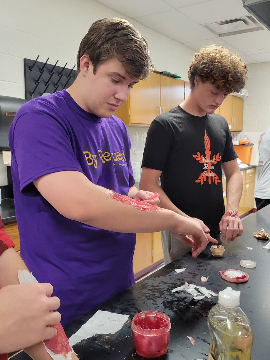 KellyPartidge's tweet photo. Anatomy students create wounds for Halloween while studying the integumentary system. @Loveland_HS https://t.co/RWVE0HsTPR