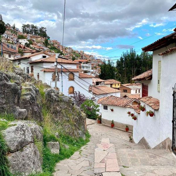 WaroTours's tweet photo. Miradas urbanas de Cusco 1.  #cusco #sapantiana #placestovisit #spanishcolonial #travelblogger #voyage #urbanarchitecture #warotours #travel #historymystery #travelphotography #viagem #path #urbanpathways   #ancienthistory  #landscapephotography https://t.co/ua0a4V58OJ