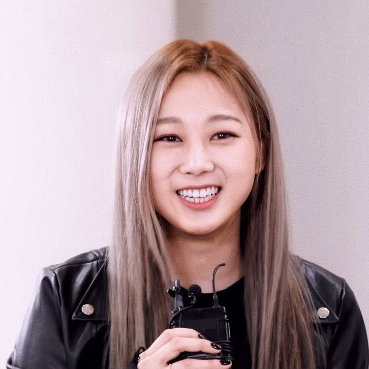 LouBlue__'s tweet photo. happy birthday girllllll truly hope to keep seeing your amazing performances and constant growth  #ToTheMoonWithGiselle
#에브리바디_룩앳미_지젤_생일이잖니
#えりが綺麗ですね https://t.co/zVUnmB0VwW