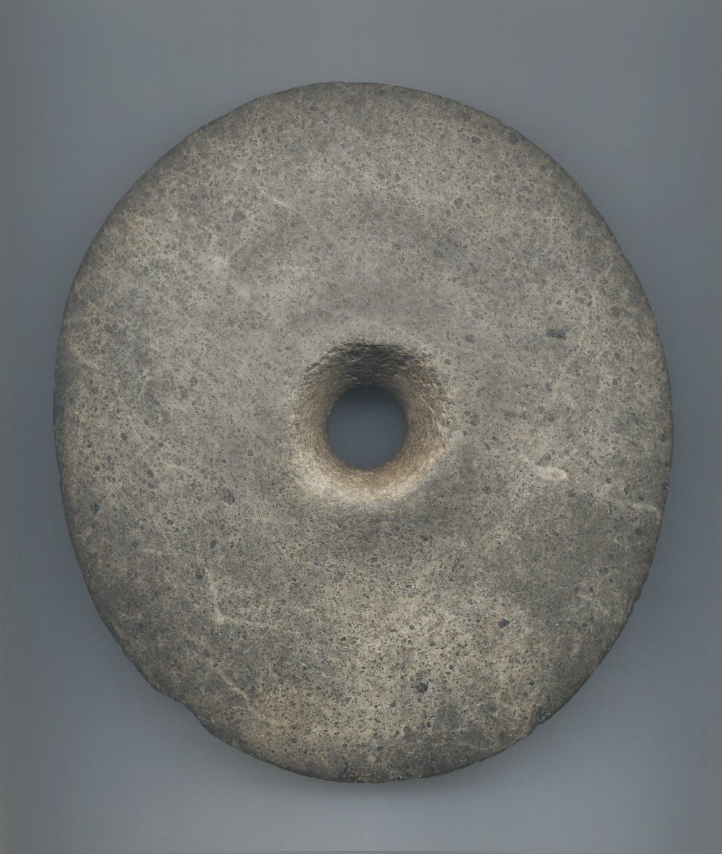 D-1 to the end of ...LITHICS - an exhibition of stones!

Saturday 30th of October from 11am to 1pm and 2.3pm to 7pm

Mass head in the form of a disc with the raised axis of conical shape and pierced with a biconical hole
PNG, Melanesia
Basalt
19th century or earlier
15,5 Ø x 4 cm