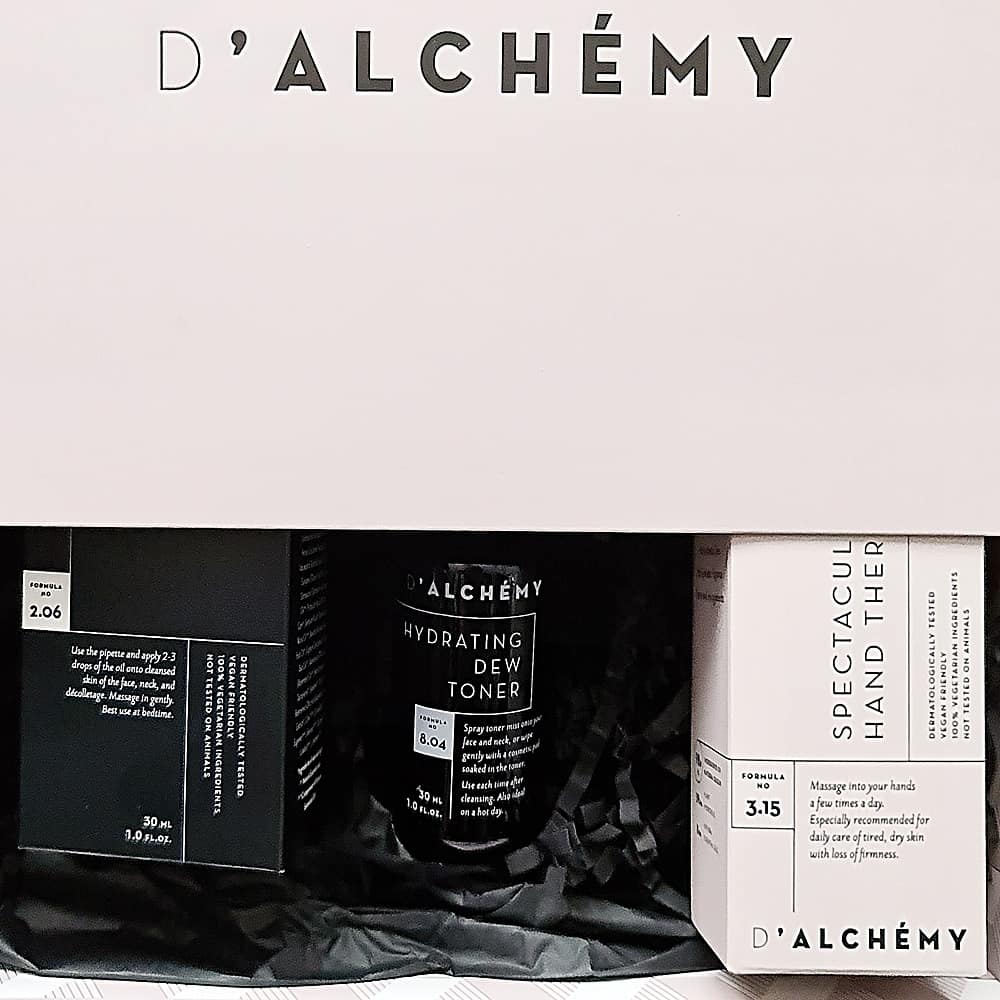 BlondeMaleBlog's tweet photo. New! Potent & Advanced Skincare!
#skincare #OrganicBEAUTY #naturalbeauty #Vegan #organic
#dalchemy #blondemaleblog #gift
#shop #blog #blogpost #Blogs
#holistic #Wellbeing #mens #Health
#beauty #BBlogRT Read Here:
https://t.co/CThvVLLxBT https://t.co/HY5OaT1Y8t