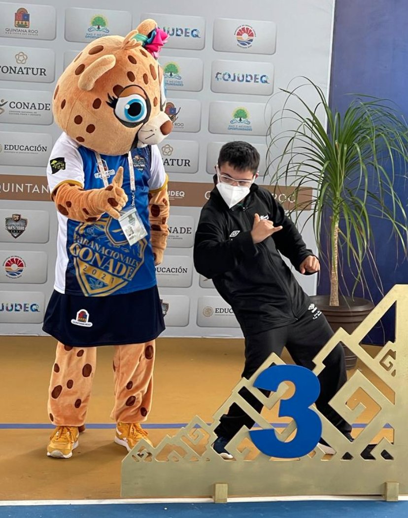 cojudeqinfo's tweet photo. Ecos de  #Paranacionales #CONADE2021    Siempre atenta, Dequi la mascota de la #Cojudeq, brindando apoyo, festejando y echando porras, animando a los participantes desde Cancún #QuintanaRoo https://t.co/TBaMkFUhew