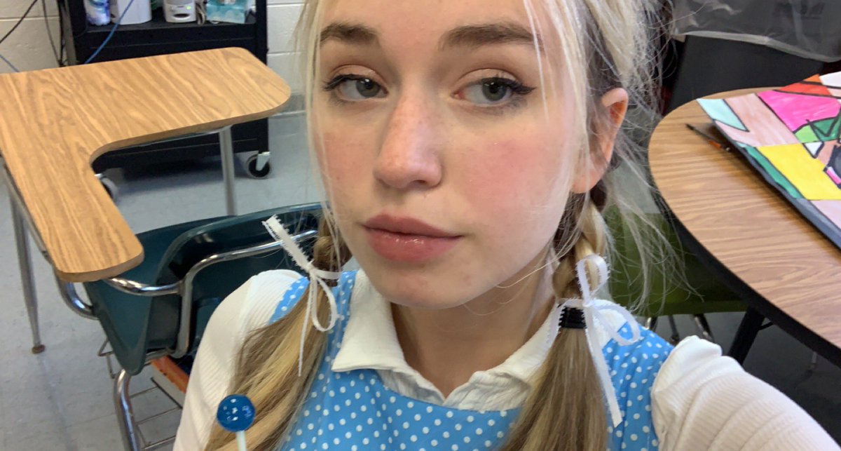 hanmcmilly's tweet photo. fun fact i met her in the spring, didnt get a pic but i stg i did #rubytwtselfieday @rubylyn_twt https://t.co/pSdM0mSJ4q