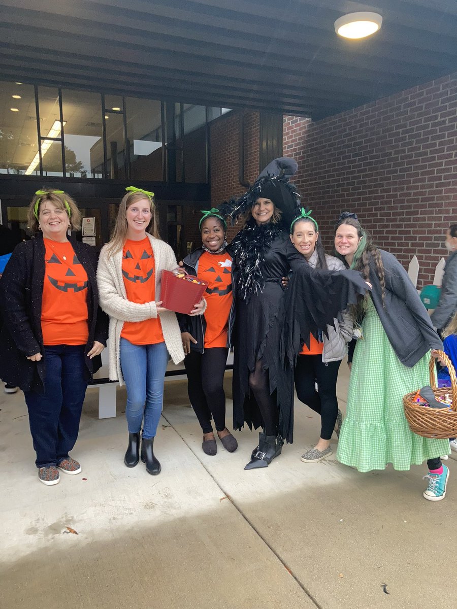 SOEGMLR5's tweet photo. Thanks to everyone who came out to Trunk or Treat last night! Have a great fall break #SOESMM! https://t.co/8X4PTIGx9k