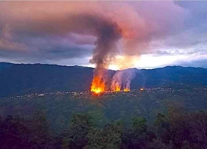 ဒီလို မီးရှို့ဖျက်ဆီး သတ်ဖြတ်မှု​တွေကို ရှမ်းပြည်က ရွာ​တွေ၊ ကချင်/ကရင်​​ပြည် ​ကျေးရွာ​တွေ နှစ်​ပေါင်းများစွာ ကြုံခဲ့ရတယ်။ 

​လော​လောလတ်လတ် လွန်ခဲ့တဲ့ ​လေးနှစ်ကဆို အာရကန်ပြည် က ရိုဟင်ဂျာ​ တွေ၊ လွန်ခဲ့တဲ့ ၂ နှစ်ကဆို ရခိုင် အပါအ၀င် တရသ ကျေးလက်ပြည်သူတွေဟာ 👇