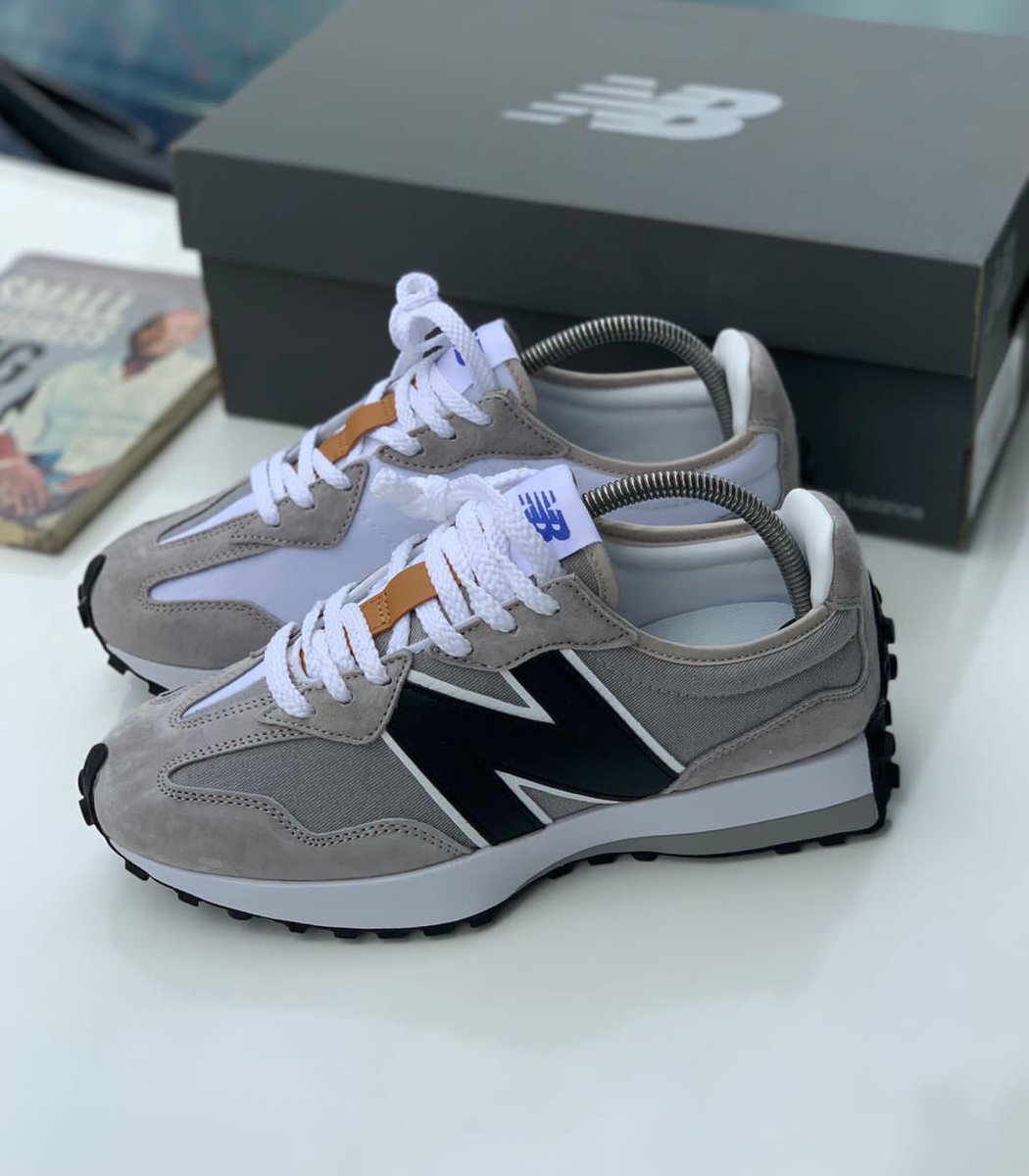 _DJMosh's tweet photo. Sneaker Essentials 

The New Balance 327s 👌🏾👌🏾 https://t.co/JaYpYBdLcf