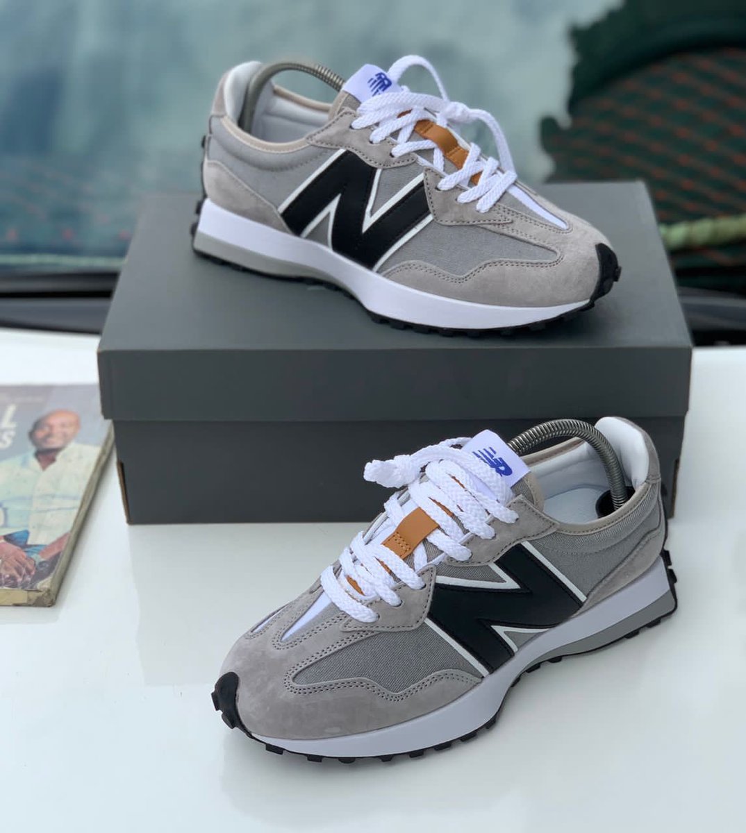 _DJMosh's tweet photo. Sneaker Essentials 

The New Balance 327s 👌🏾👌🏾 https://t.co/JaYpYBdLcf