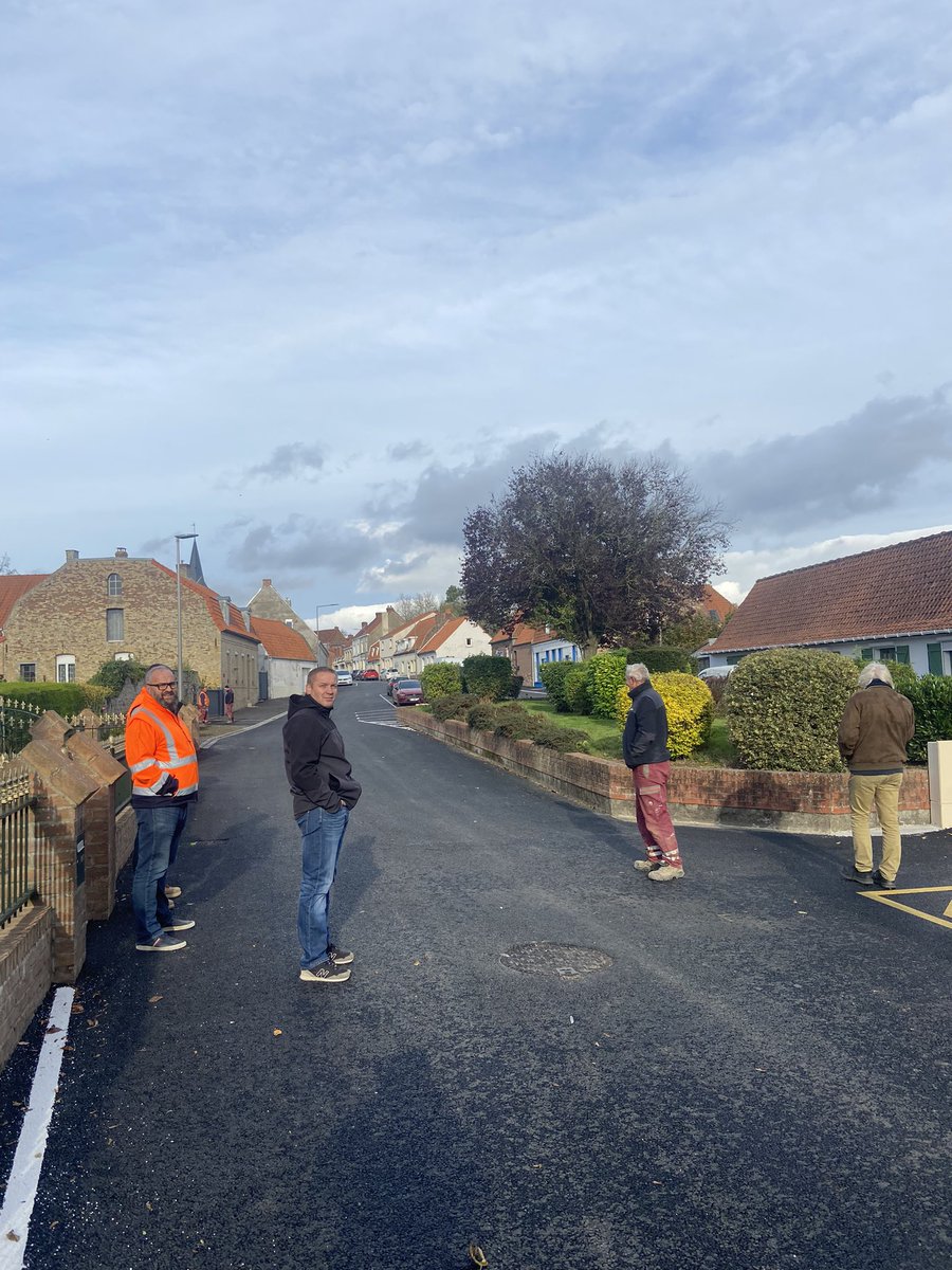 EnergieFlandre's tweet photo. En images - réception du chantier d’effacement des réseaux, résorption des fils nus et rénovation de l’#eclairagepublic à #NIEURLET. Un projet @siecf avec le soutien de @enedis_npdc, réalisé par @CiteosOfficial #STPS et #FLASHENERGIES. #FLANDRE #TRANSITIONENERGETIQUE https://t.co/XNqrIto2CY