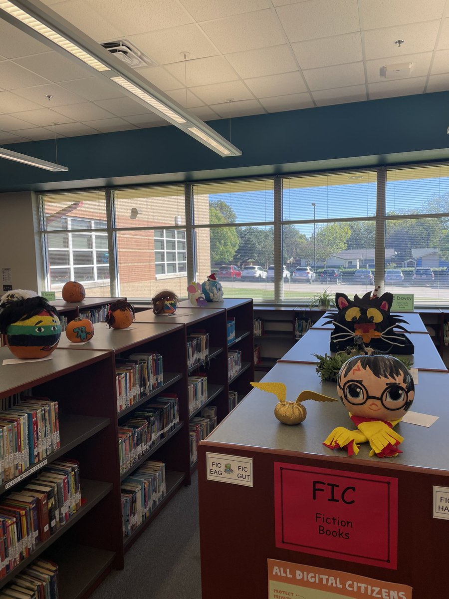 MrsWoodruff2's tweet photo. We’ve gotten so many amazing storybook pumpkins for our contest!! Our students are so talented🤩 @BeaverMST_Stars https://t.co/86Ekop8ZKI