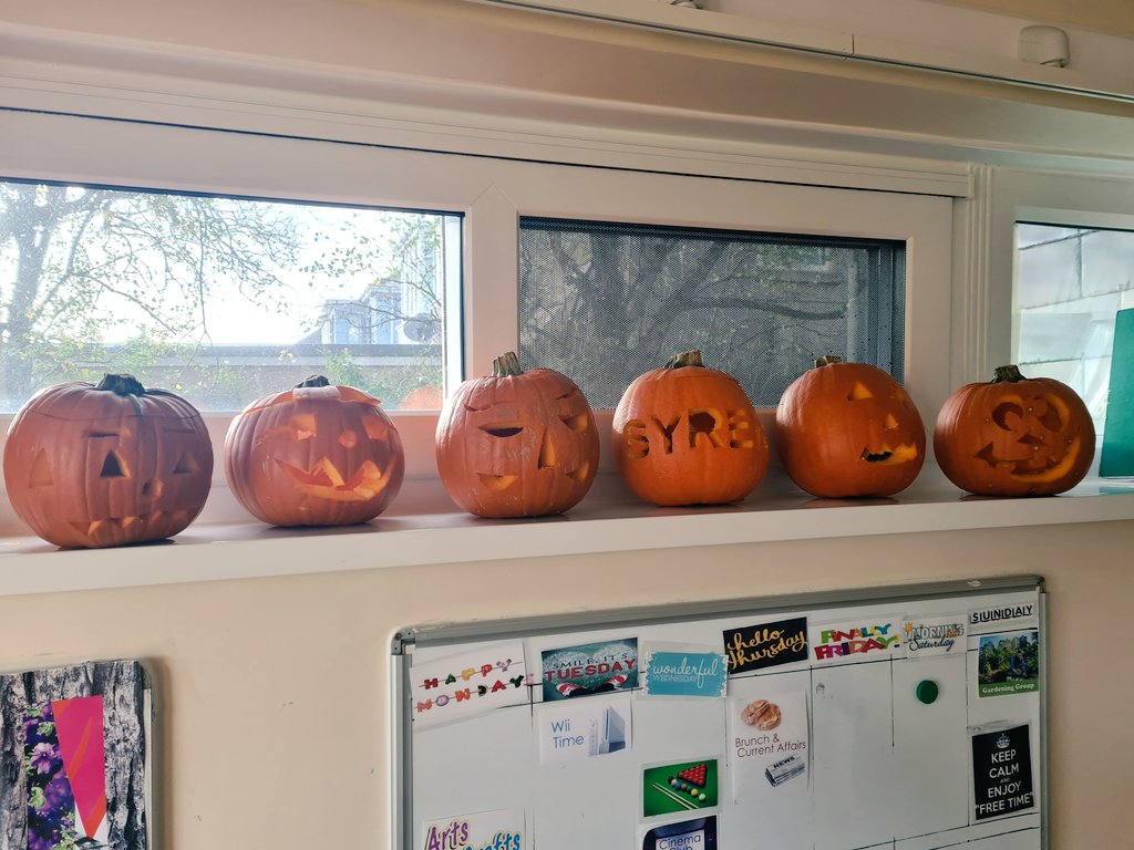 PUNC20_Jordan's tweet photo. Amazing pumpkin making with the patients and staff at @SyrenaHouse this afternoon! 🎃🎃🎃 #halloween2021 #pumpkincarving https://t.co/2HJx8uBeiI