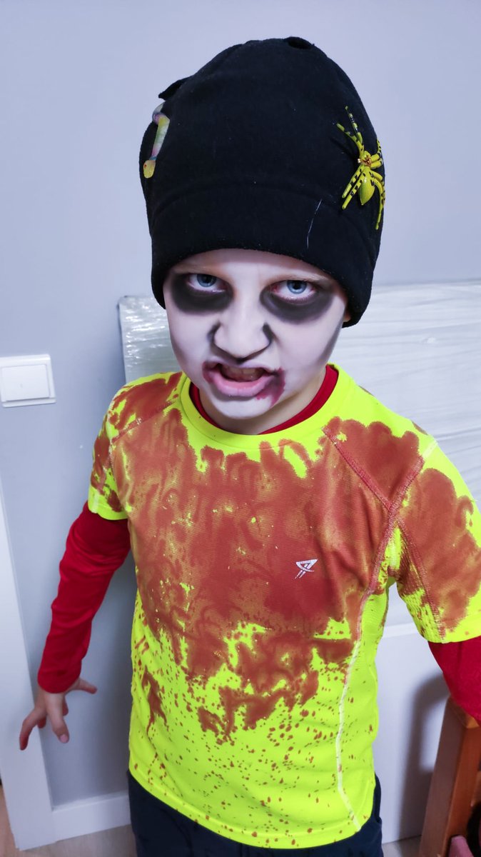DeMeninha's tweet photo. Hoy tocó maquillar a otros y ❤️🖤❤️🖤
#makeup #makeupartist #nadaqueofrecer #samahín #halloween #makeuptober #halloweenmakeup https://t.co/5EfCAHZoGO