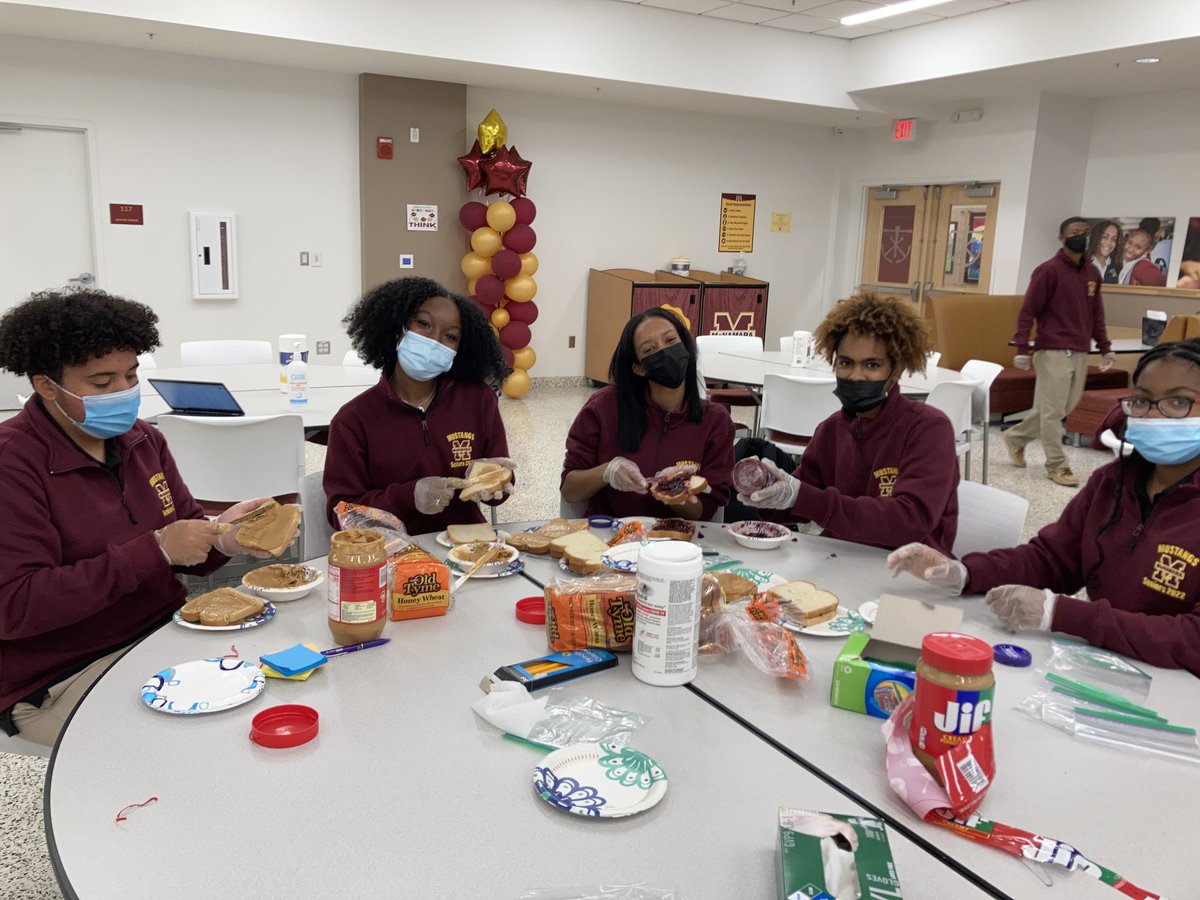 BMHSMustangs's tweet photo. Shout out to our Mustang seniors, peer ministers, and the Campus Ministry team, who recently made sandwiches @SOME_DC. We love to encourage community service, and we are so proud of all of our Mustangs and teams' work to give back! #bmhspride #hopetobring #mustangsgiveback https://t.co/67BBddepz0