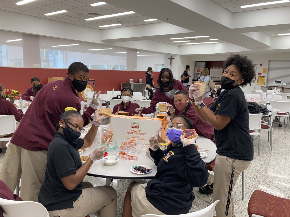 BMHSMustangs's tweet photo. Shout out to our Mustang seniors, peer ministers, and the Campus Ministry team, who recently made sandwiches @SOME_DC. We love to encourage community service, and we are so proud of all of our Mustangs and teams' work to give back! #bmhspride #hopetobring #mustangsgiveback https://t.co/67BBddepz0