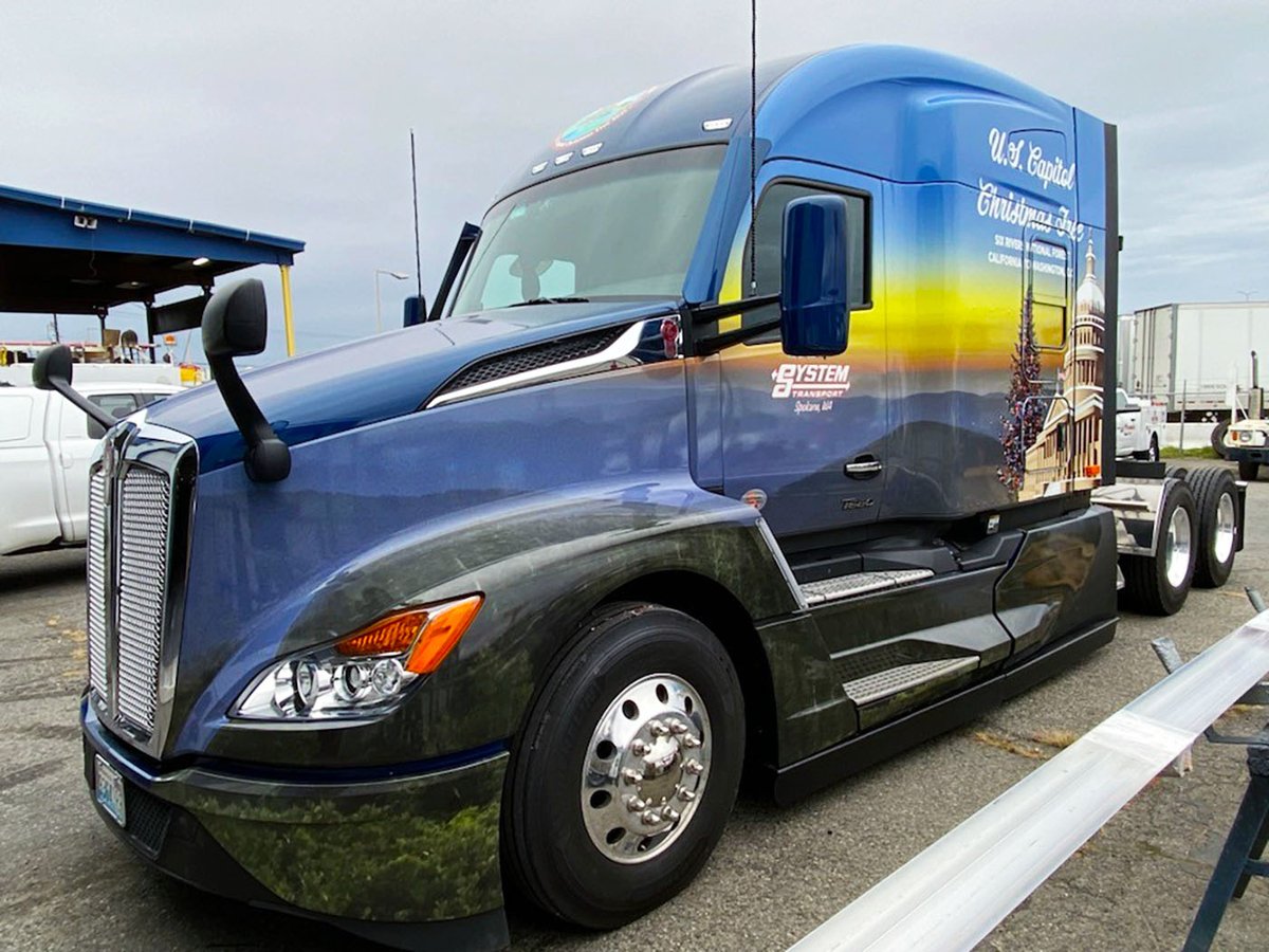 _supergraphics's tweet photo. It's that time of year again— the @USCapitolTree has been harvested! #SuperGraphics is proud to have the honor of completing the fleet wrap on the @KenworthTruckCo truck delivering the 84-foot tall White Fir from California to the US Capitol. #FleetWrap https://t.co/f7I7QuwzUu