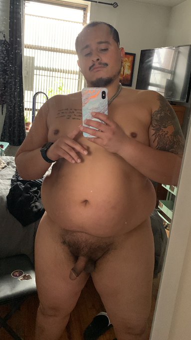 I think it&rsquo;s time one of y&rsquo;all gifted me a new Apple Watch.🥺please? https://t.co/NMbcrB2ft6