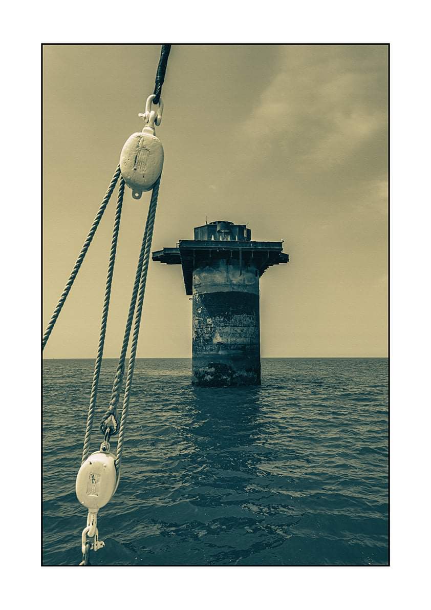 george_fisk's tweet photo. Knock John. May need a click to view. #whitstable #greatbritishcoast #greta #thamesbarge #kentcoast #defence #maunsellfort #fort #navy #knockjohn #portraitview @WhitstableLive @GoWhitstable @MaunsellForts @GretaBarge1892 https://t.co/IP4WoEL7yW