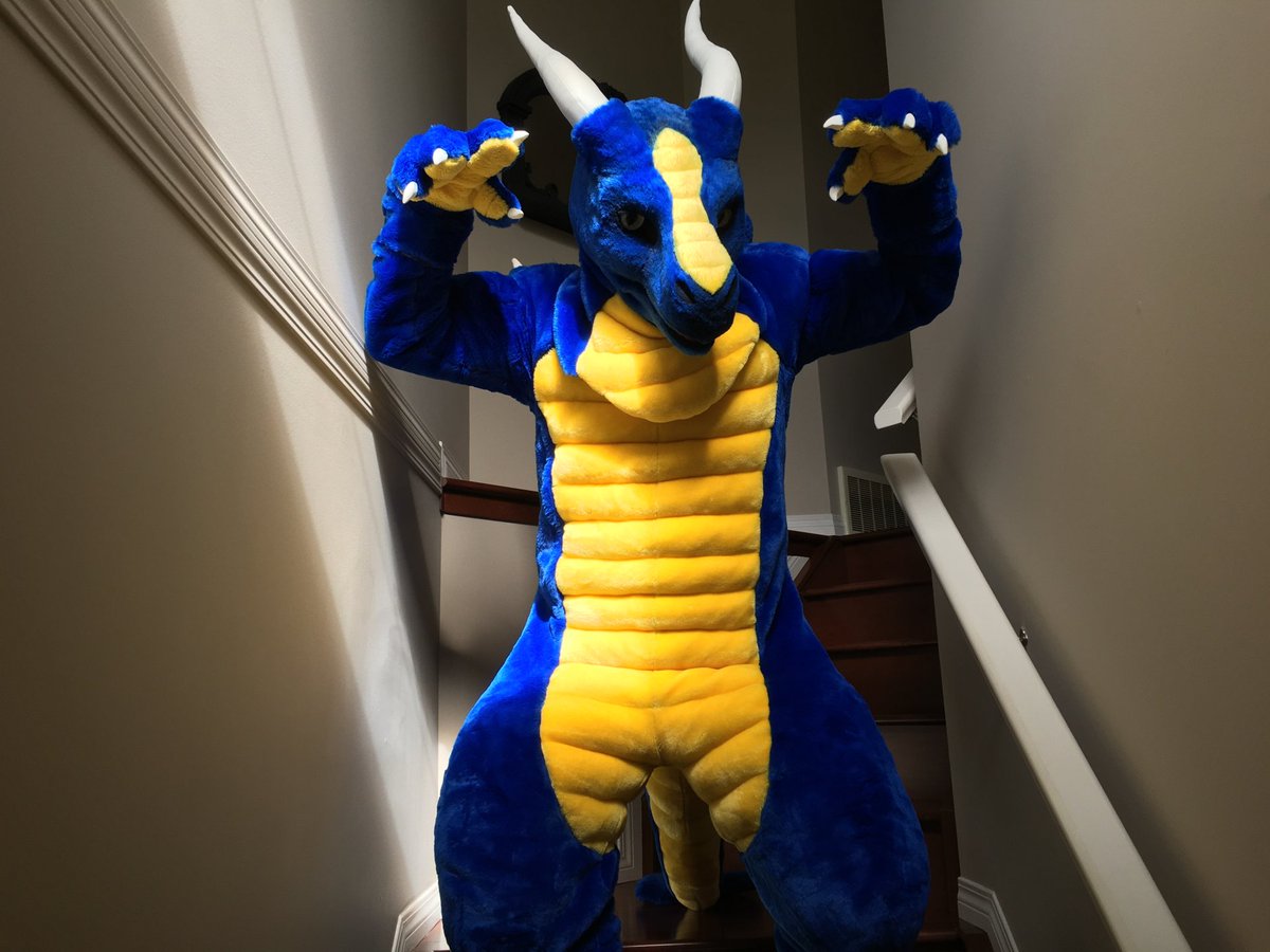 Sabre_Dragon's tweet photo. Embrace this spooky month!

(You can embrace me too if you want!) ^.=.^

🐲 @Sabre_Dragon
✂️ @Komickrazi
📢 #FursuitFriday https://t.co/sYeWN3oowU