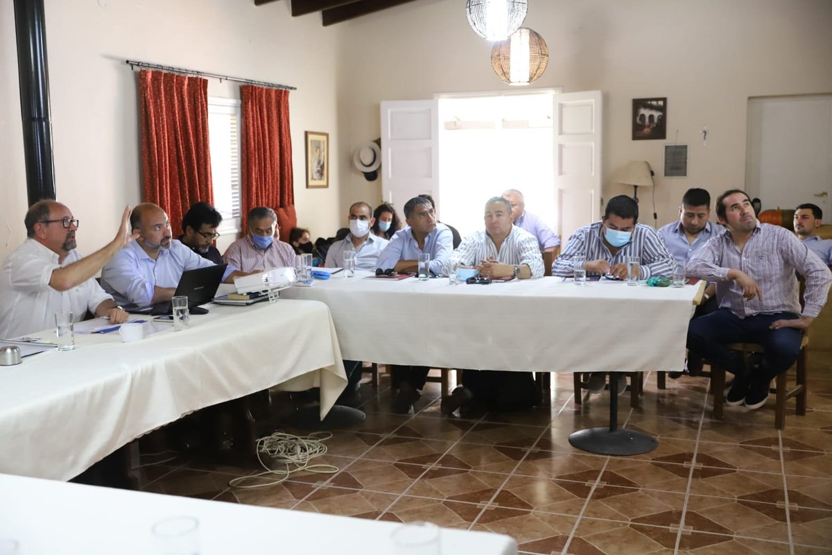 MinSCamacho's tweet photo. En Animaná repasamos con intendentes y legisladores la ejecución de la obra pública en los municipios de los Valles Calchaquíes y consideramos proyectos para el presupuesto 2022. @GustavoSaenzOK ratificó el esquema federal de trabajo para construir más #ObrasParaSalta. https://t.co/WsjxOssILD