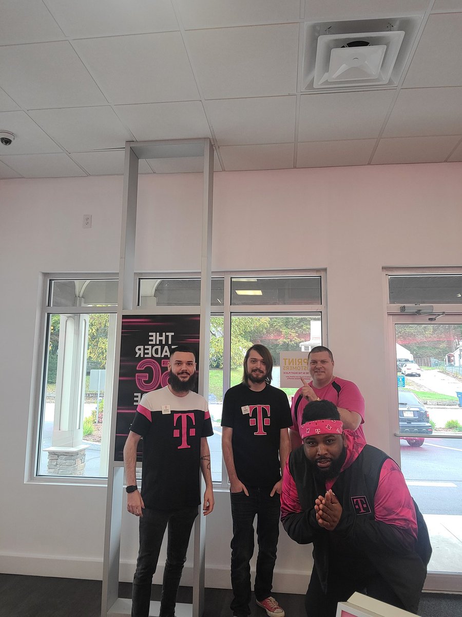 Team Uxbridge making customers happy! Over 200% Sprint select!!!  <a href="/wwhiteheadiii/">Will Whitehead</a> <a href="/BeastoSupremo/">El_Beasto_Supremo!</a> <a href="/RealDBreeze/">D Brown</a> <a href="/NELoyaltyTeam/">New England Guardians</a>