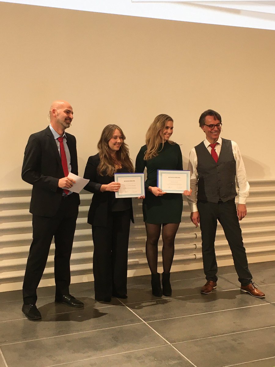 uzh_ikmz's tweet photo. Die Absolvierendenfeier 2021: Herzlichen Glückwunsch 🎈 an alle Studierenden zum Abschluss! Das @uzh_ikmz sagt: Danke für die gemeinsame Zeit 👏 https://t.co/oLRtvzPAmN