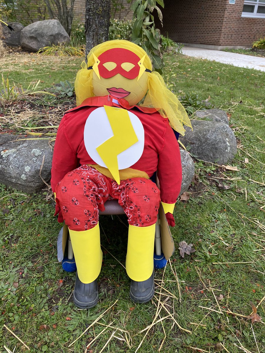 Some of the AMAZING scarecrows built today! <a href="/FenelonTownship/">Fenelon Township PS</a> the creativity is 👌🏼👻🎃 #HappyHalloween