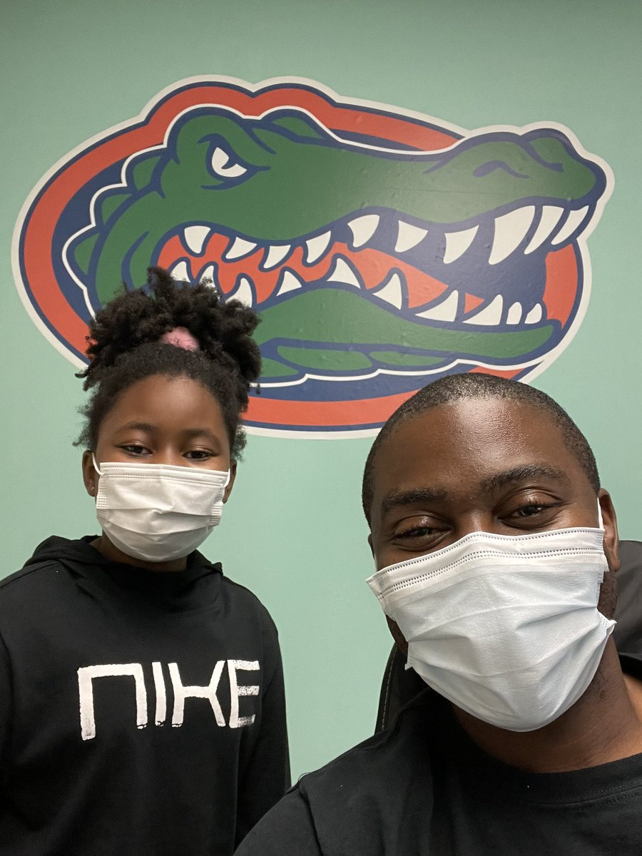 JasonHinson22's tweet photo. Nicaya continues to lead and show respect at Glenwood. She works hard at school and earned a #HappyCallOfTheDay home.  Thank you for your leadership Nicaya! @davidbfrench @vb2ndteach @GlenwoodES https://t.co/TRjtVgFw2W