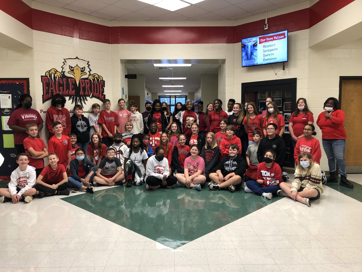 MMSOpportunity's tweet photo. Team Opportunity brought out their spirit to kick off Red Ribbon Week! Congratulations to Mrs. Chaves homeroom for winning first place for most participation at school! @MadrasEagles https://t.co/MFuno08bnz