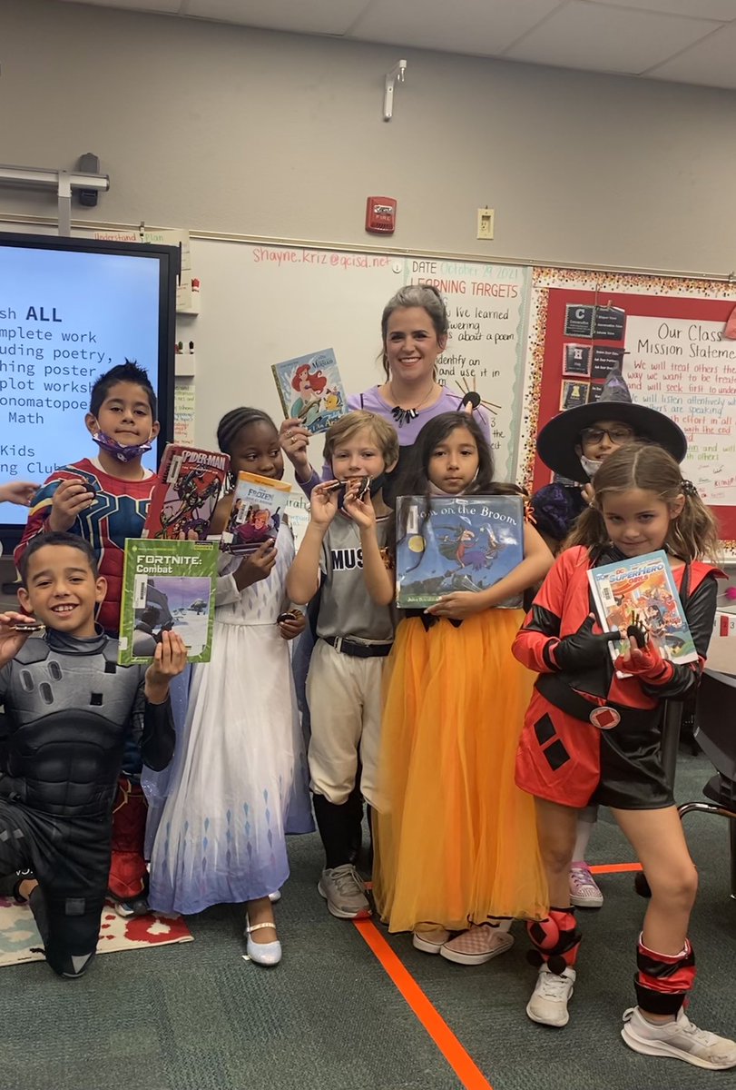 MrsKrizTES's tweet photo. We’re hooked on books…and spider snacks!! #tesleads https://t.co/5KdBHnyjsb