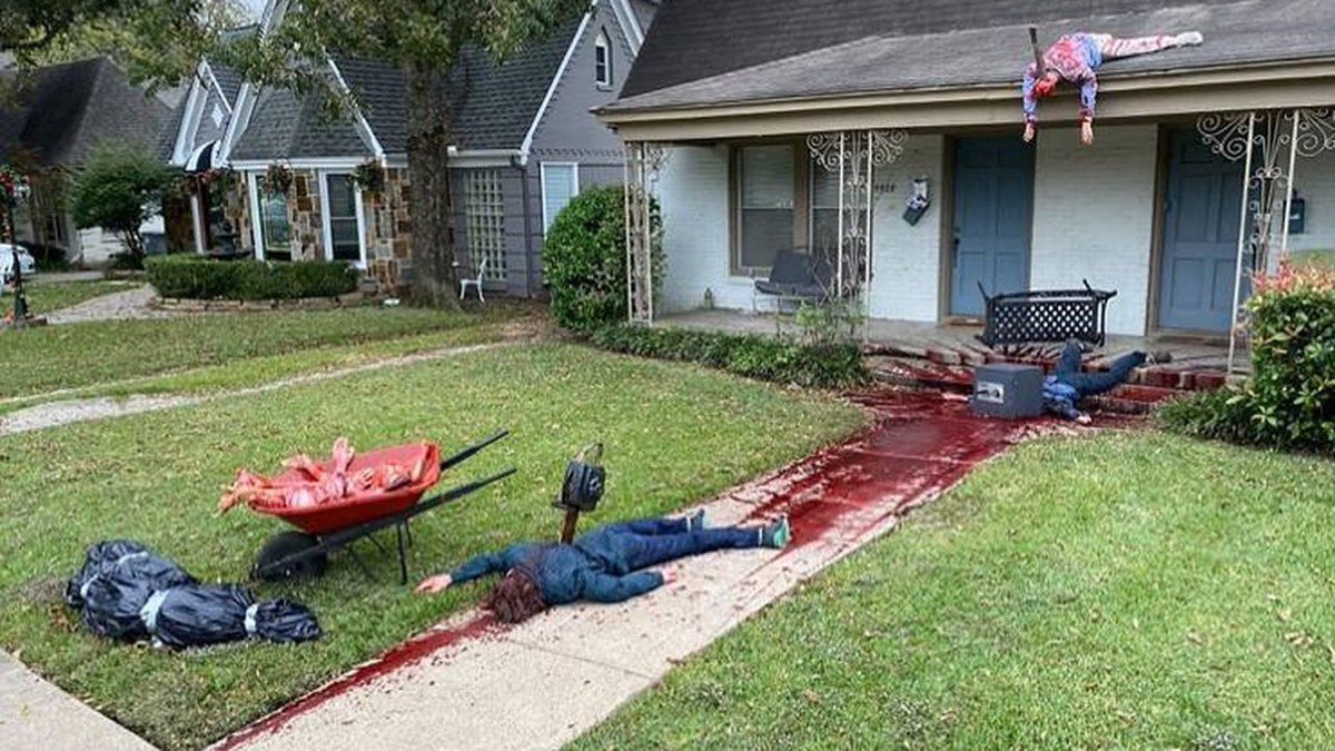 qtf's tweet photo. 😱😱😱😱😱

Decoración de Halloween que han alertado a la policía en Estados Unidos 👇

😱😱😱😱😱😱 

FF https://t.co/zZhcgLbgMq