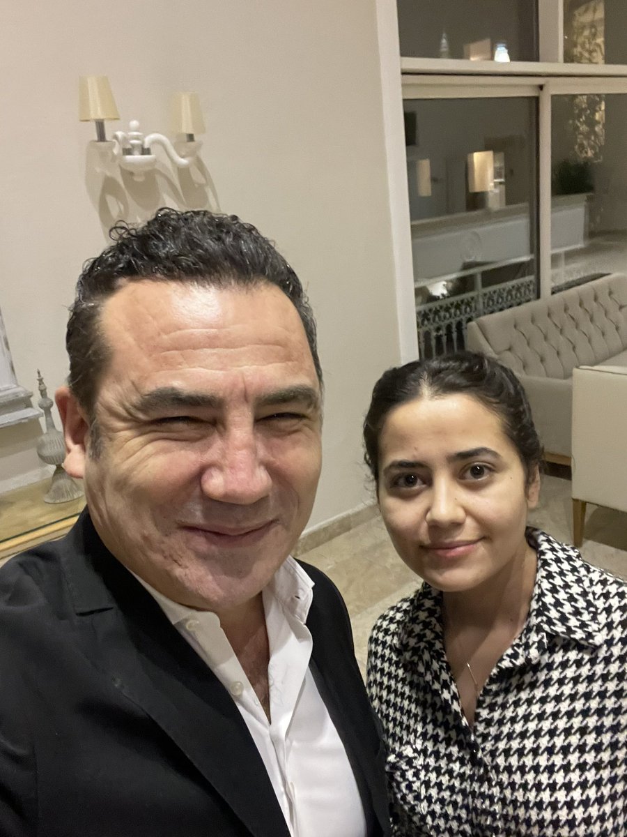 ferhatgocer's tweet photo. Twitter takibe takip arkadaşlarımdan biriyle Antalya da karşılaştım… Dedim ya halkın kankisiyim ben ❤️@busrakdaag https://t.co/UgABUE4vrI