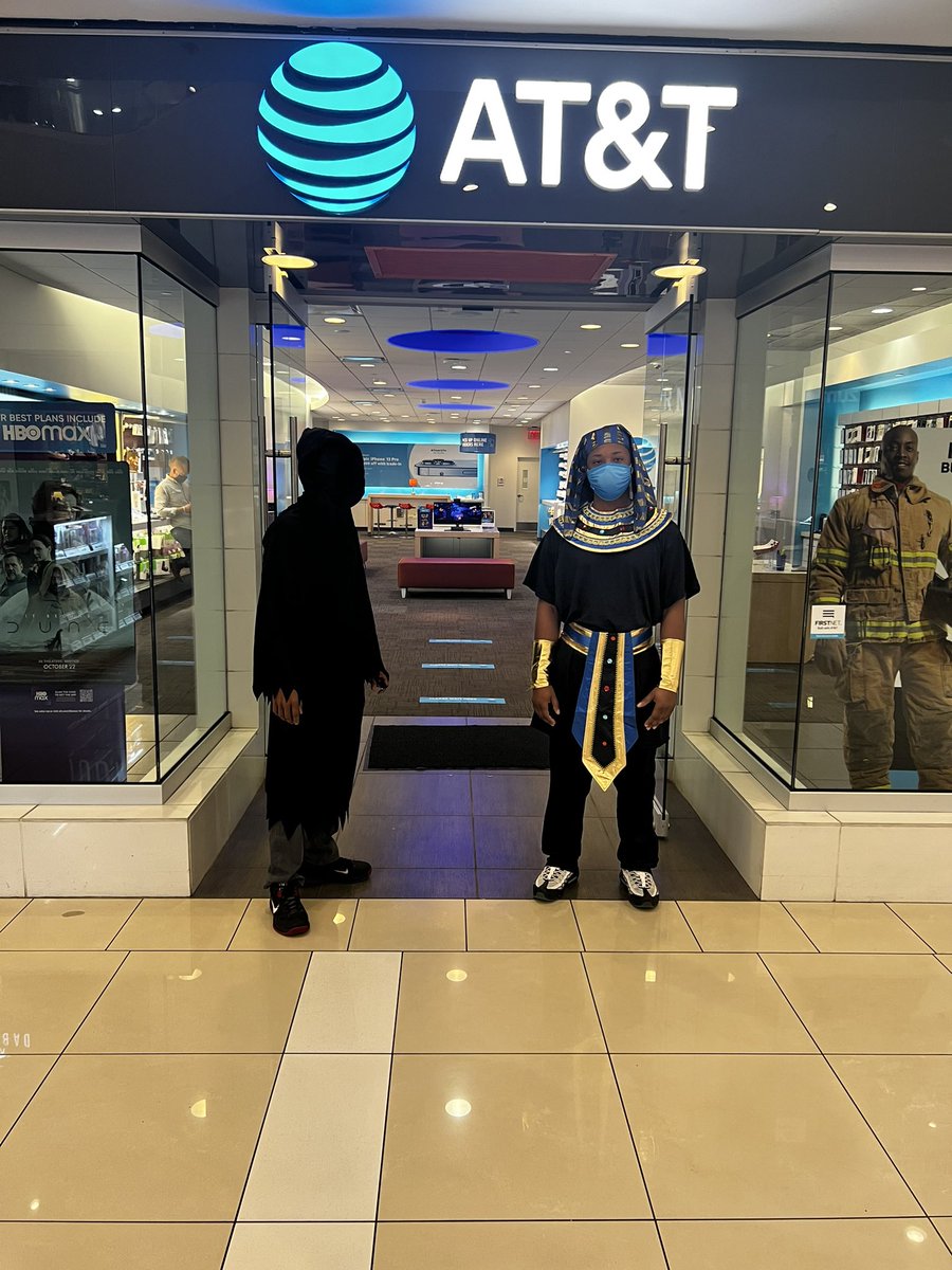 Welcome to AT&amp;T in the Kenwood Mall @Halloween <a href="/TeamMOHtivate/">𝚃𝚎𝚊𝚖 𝙼𝙾𝙷𝚝𝚒𝚟𝚊𝚝𝚎</a>  <a href="/DerrickGrand11/">Derrick Grandstaff</a>  @oliveiramikeO