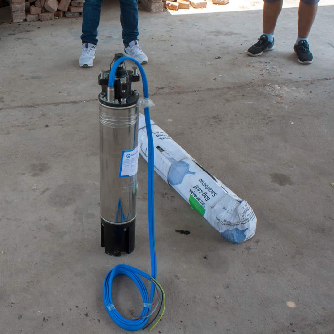 SDominguezok's tweet photo. Hoy junto a mi equipo de trabajo entregamos la bomba de agua para el sector del cruce, que proveerá de agua a la gente de Villa Rallé, comunidad San Santiago, Feria y Río Colorado. https://t.co/6MK3HmeGhm