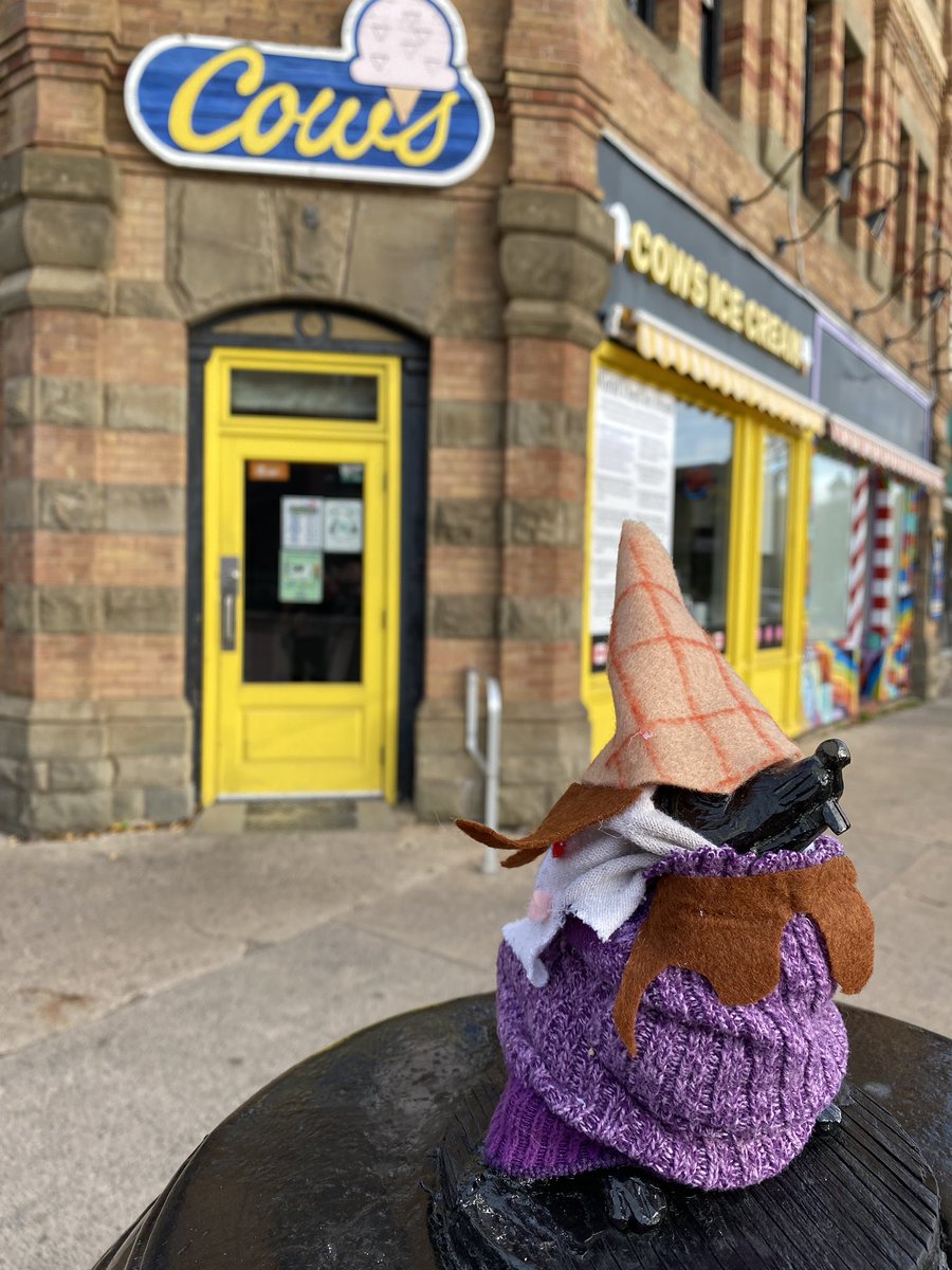 123patrickg's tweet image. Somehow it’s now a normal thing in my life to dress a mouse statue up for Hallowe’en and then go check out where my art will be hanging. Moving to PEI was the best decision we’ve ever made. #halloween2021 #charlottetown #ArtistOnTwitter #artistlife