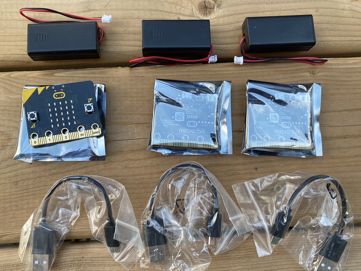 Computer Science Education Week is on the horizon &amp; we want to bring physical computing &amp; coding to your school! #CodeBreaker

We have 27 microbits to give away! 

For a chance to win 1 of 3:

1) Retweet this 💥 
2) Follow <a href="/codebreakeredu/">Code Breaker Inc.</a> 💞 
 
Bonus points for tagging friends!