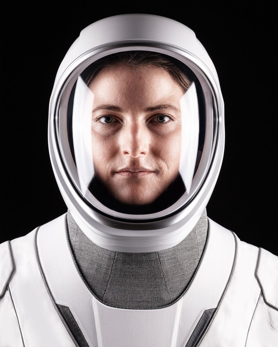WomenNASA's tweet photo. 🚀 Oct. 31 at 2:21am ET (06:21 UTC), Kayla Barron launches on her first trip to the @Space_Station! 

Kayla is a former @GirlScouts trooper, @USNavy Submarine Warfare Officer, and one of our @NASA_Astronauts. Get to know the #Crew3 mission specialist: https://t.co/SHtaMn4PPs https://t.co/lr94Eqjffg