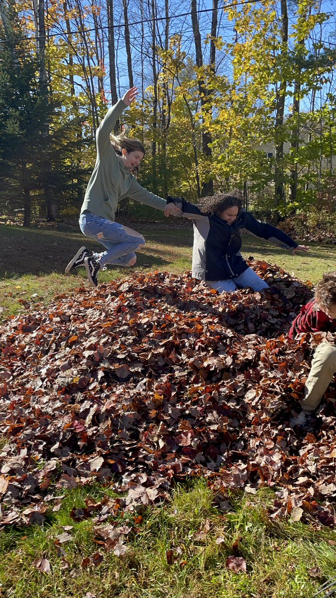 PuglisiV's tweet photo. Took a break to jump in the leaves #ELGivesBack2021 https://t.co/tLTv3FAak2