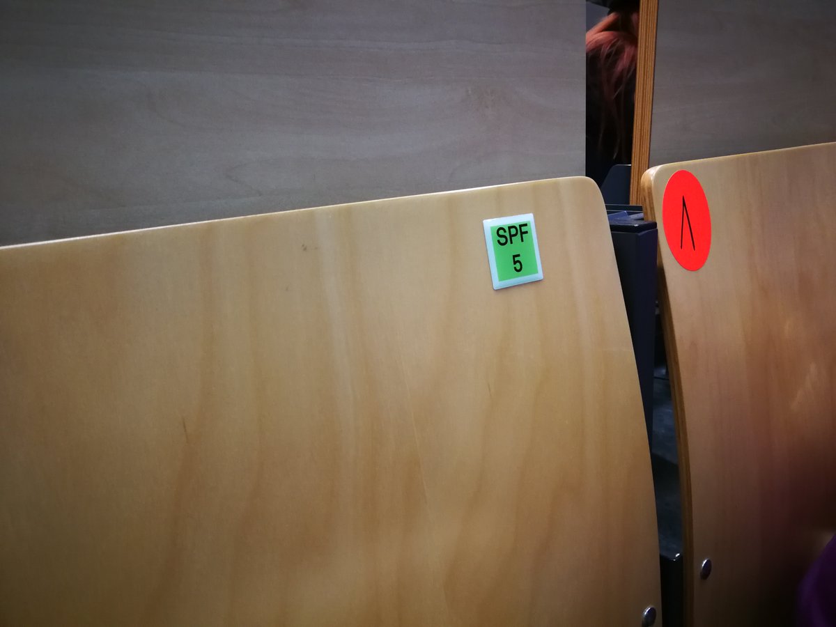 Hörsaalplätze an der TU DO scheinen jetzt einen Sun Protection Factor zu haben. o.O #kif495