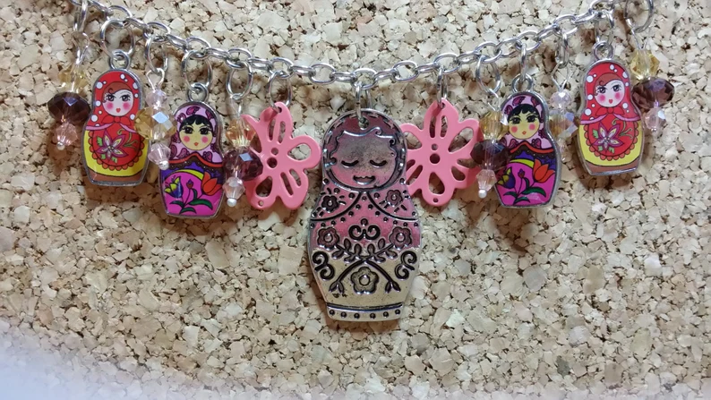 CrayCrafting's tweet photo. Pretty Handmade Bracelet for sale. $14.00 / Free Shipping. Russian Nestings Dolls. Great gift idea. https://t.co/6v2dixcgNF #handmadejewelry #handmadebracelet  #nestingdolls #gifts #charms #prettythings #pretty https://t.co/rZAHUJ867a