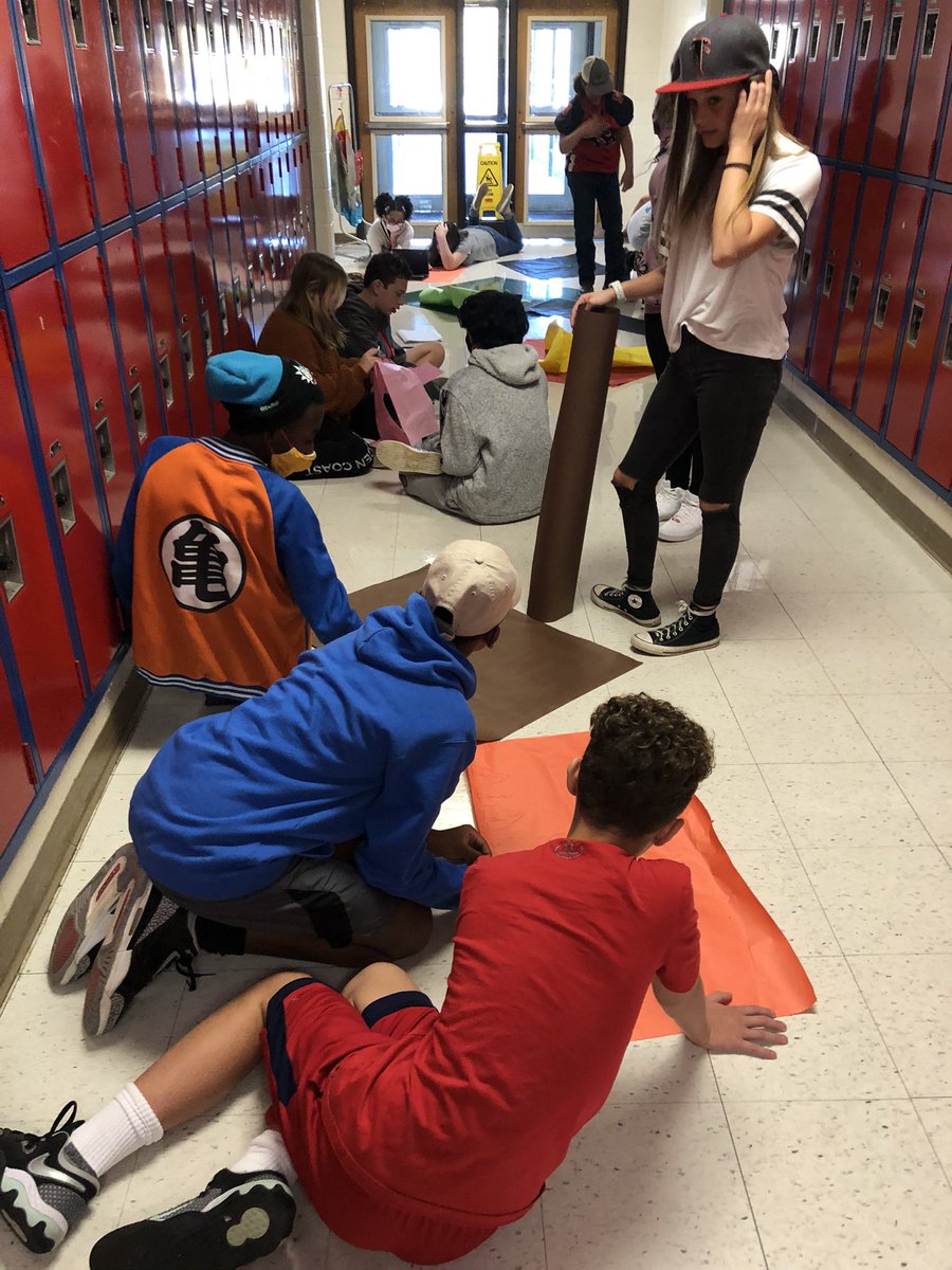 MMSOpportunity's tweet photo. Team Opportunity is bringing on the competition! Homerooms are creating awesome door displays! @MadrasEagles https://t.co/X6RGEs8kot