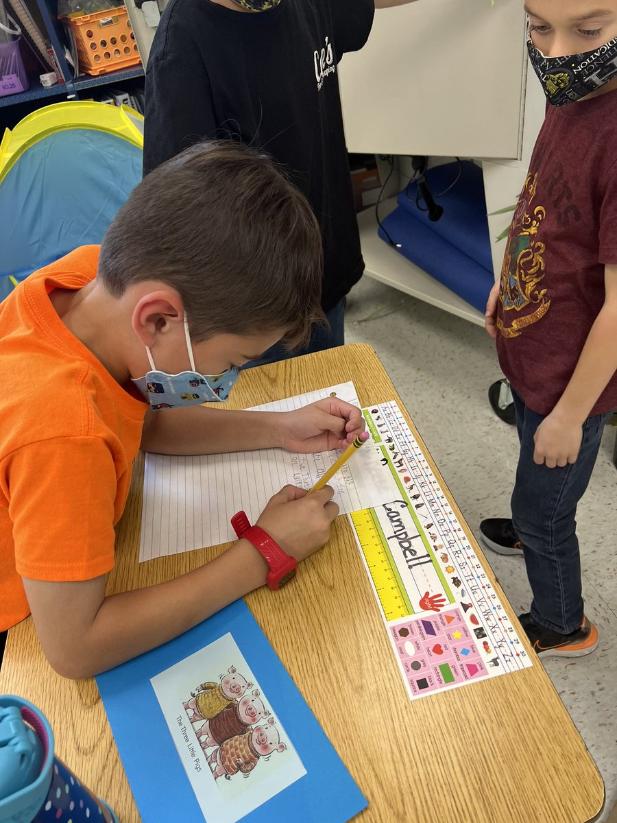 MegRyan0813's tweet photo. Another AWESOME lesson with @meganahowland!! Heads Up,  descriptive writing, and teamwork helped us wrap up our unit on story elements!! These kiddos were focused and engaged the whole time!! Thanks so much @meganahowland for coming to visit!! It was fun co-teaching with you! 😎 https://t.co/vRkURDlfE6