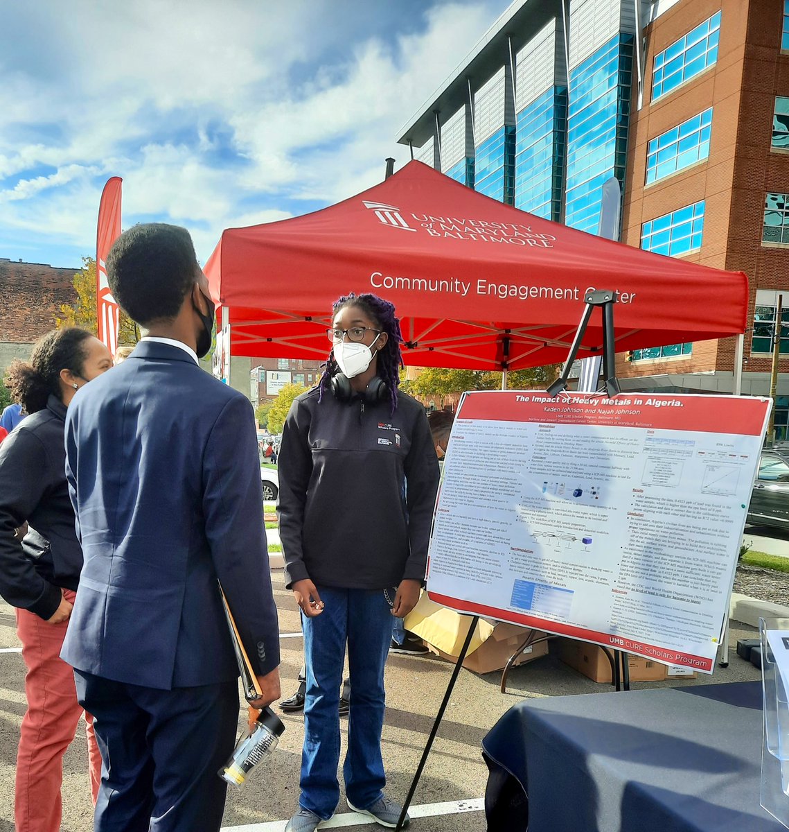 UMB_CURE's tweet photo. Cohort 3 CURE scholar, Najah Johnson, presenting her research poster on “The Heavy Metals in Algeria” to Mayor Brandon Scott!
#UMBCure #UMBaltimore #CECOpening #UMBFounders22 #NIHSepa https://t.co/Opuwame7Qs