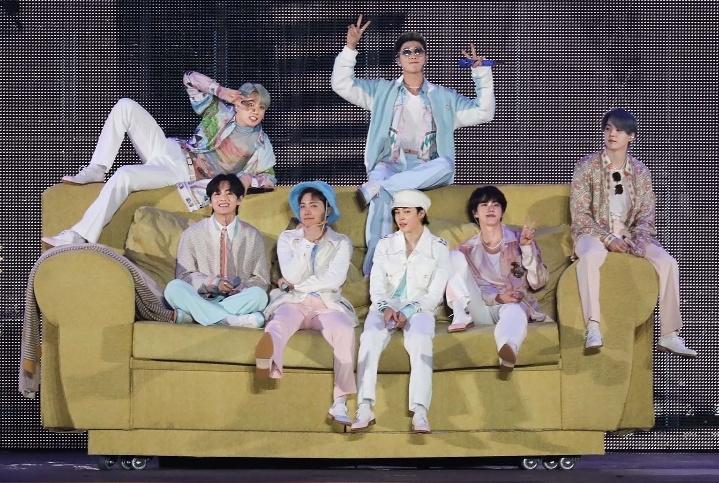 Barbara32984540's tweet photo. @btsvotingorg @BTS_twt RT to vote BTS’ #BUTTER as #TheSong of 2021 at #PCAs https://t.co/U2Cyd9U2Ia