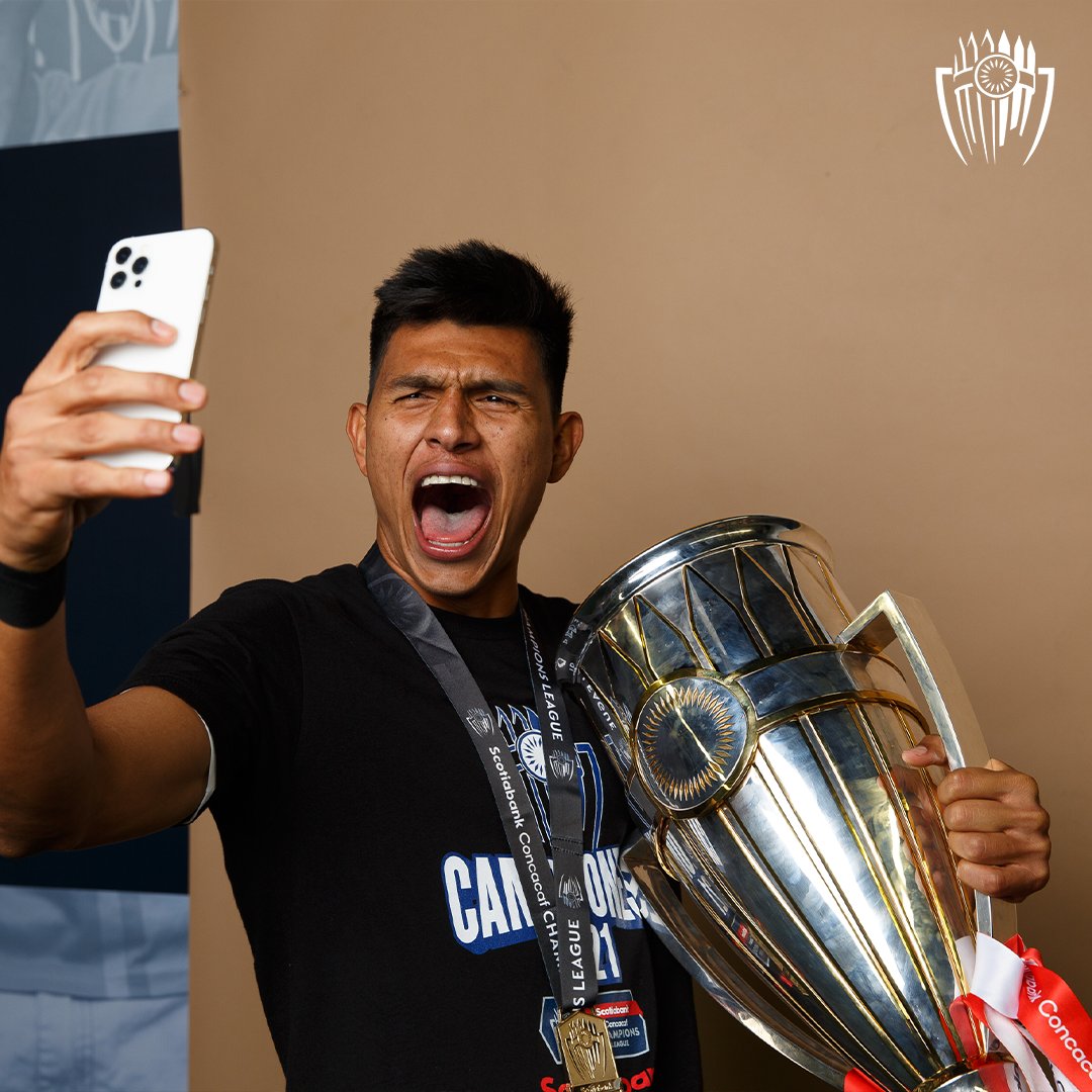TheChampions's tweet photo. Brillantes Campeones 🏆 

#SCCL21 | @Rayados https://t.co/cjnJNsdJAP