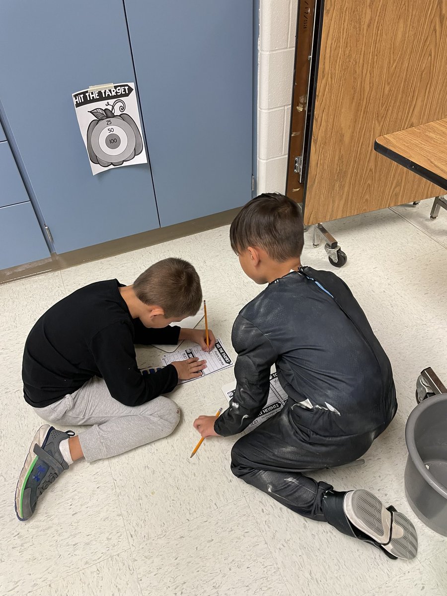 Fabin4th's tweet image. Pumpkin Catapult Olympics FUN!🎃🥇👷🏽‍♂️ #sfesharks #lovemytribe #SPOOKYstem