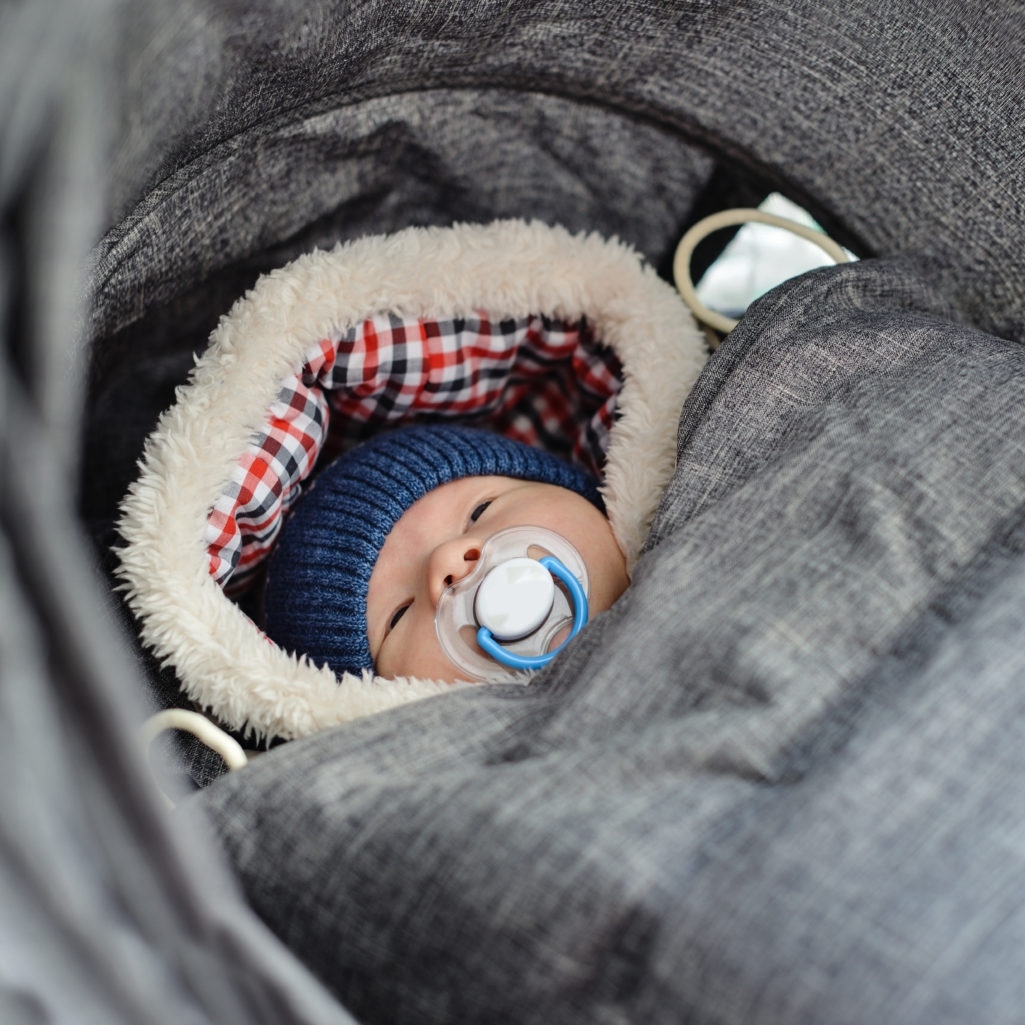 It’s important to keep your baby warm during the colder months, but wrangling them into a snow suit or covering them with layers and layers of blankets may not be the most practical route when carrying them around in their bucket car seat. 

l8r.it/UZHb