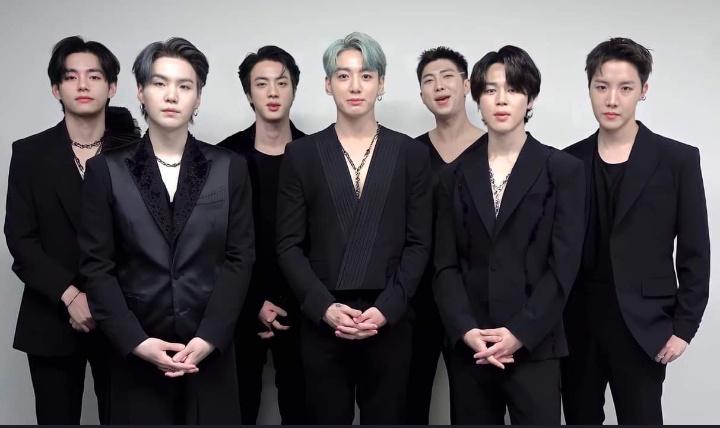 Barbara32984540's tweet photo. @btsvotingorg @BTS_twt RT to vote #BTS as #TheGroup of 2021 at #PCAs https://t.co/klFODzckca