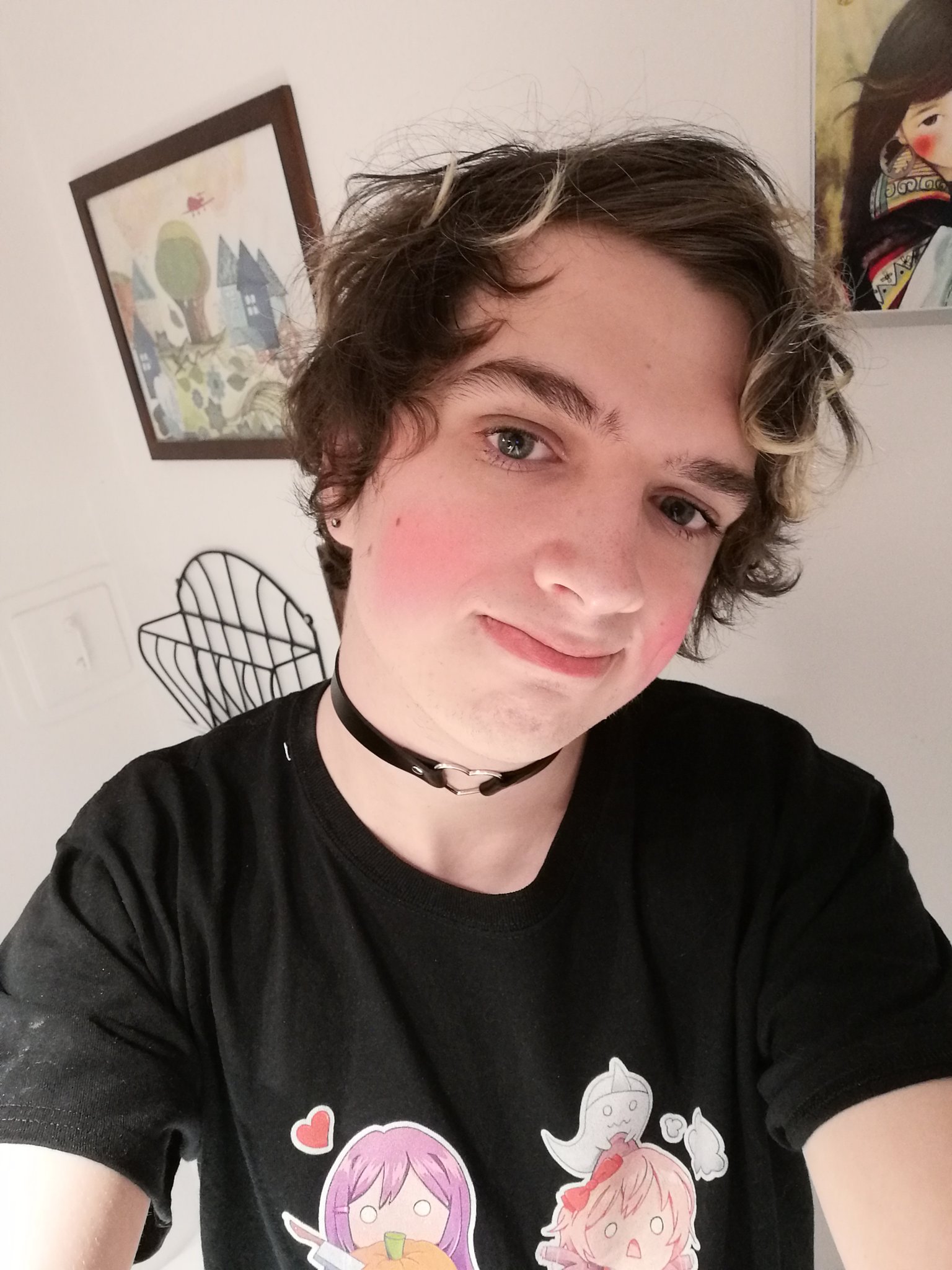 ozzyuwu on X: I'm trying to lurn makeup #femboy #choker #makeup